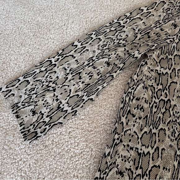 NWOT Women’s M&S Collection Snakeskin Print Top! - Picture 3 of 7